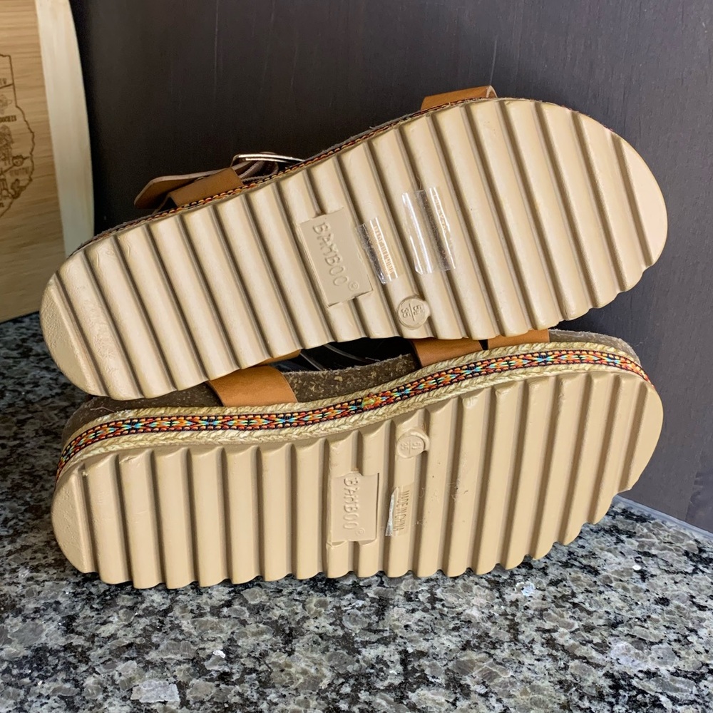 BAMBOO Lacey Tan Flatform Sandals Size 5 1/2 - Picture 10 of 10